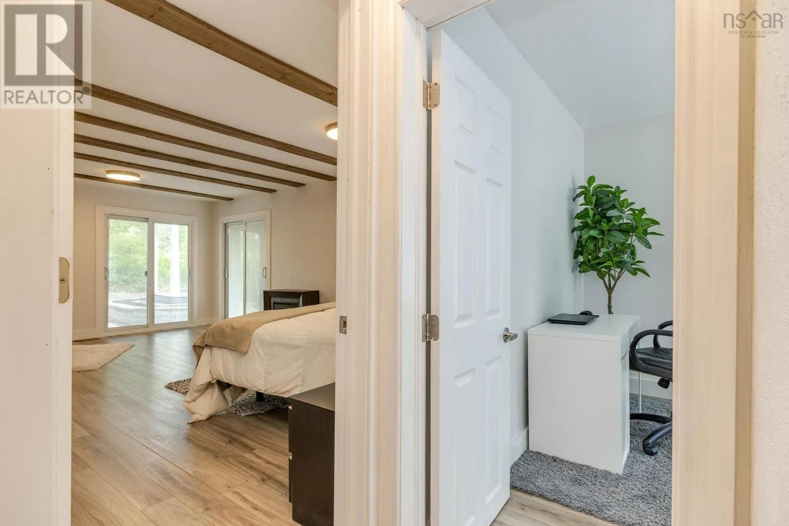 10 Howe Avenue