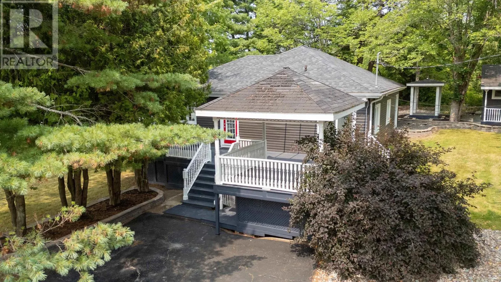10 Howe Avenue