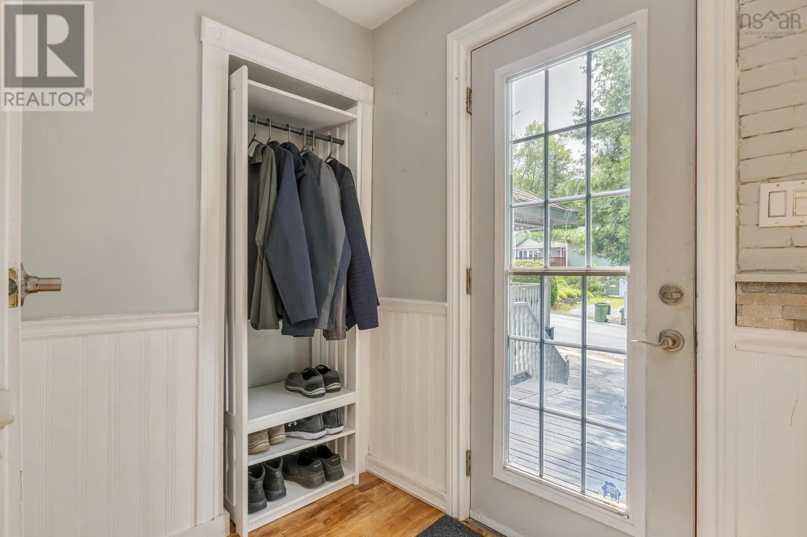 10 Howe Avenue