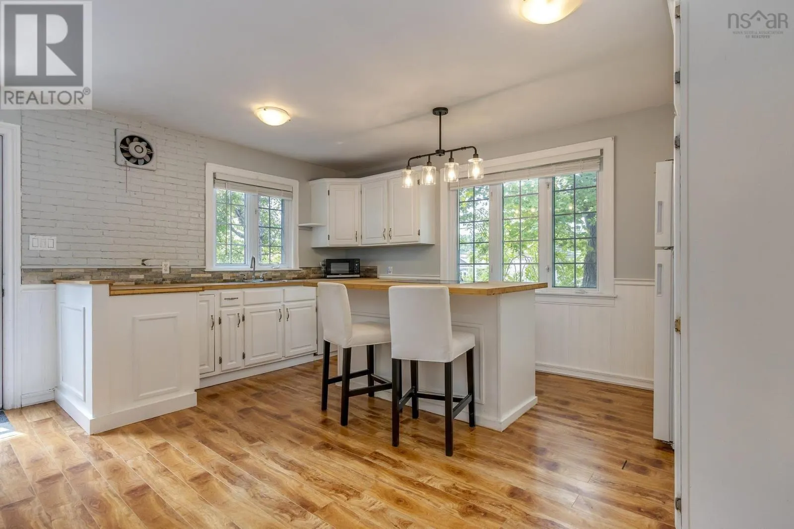10 Howe Avenue