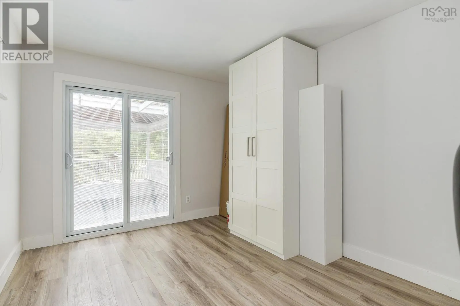10 Howe Avenue