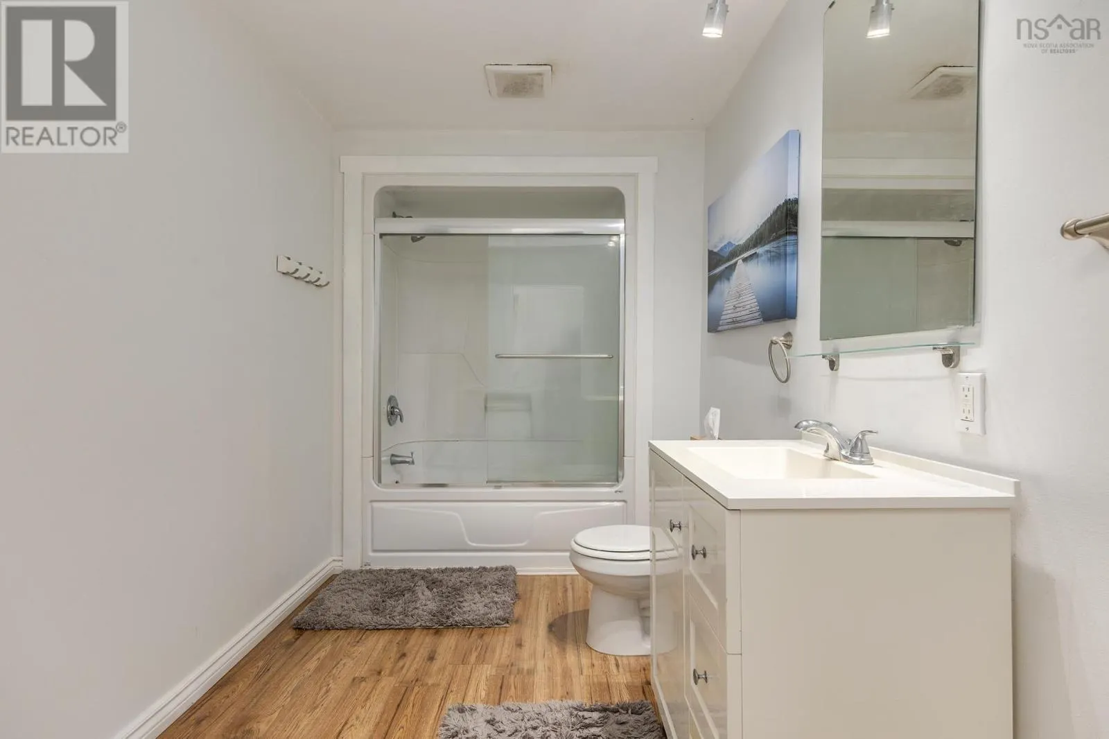 10 Howe Avenue