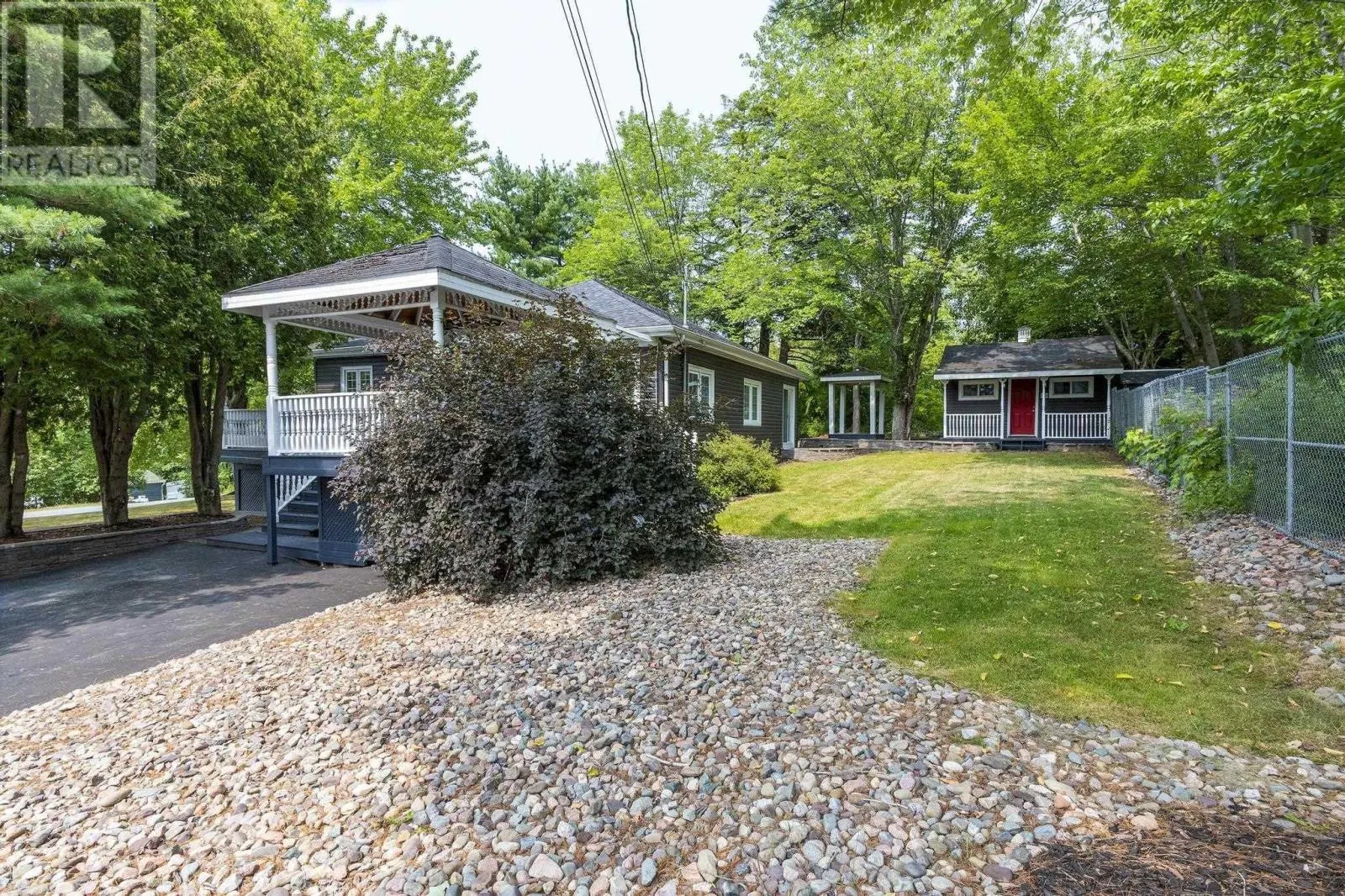 10 Howe Avenue