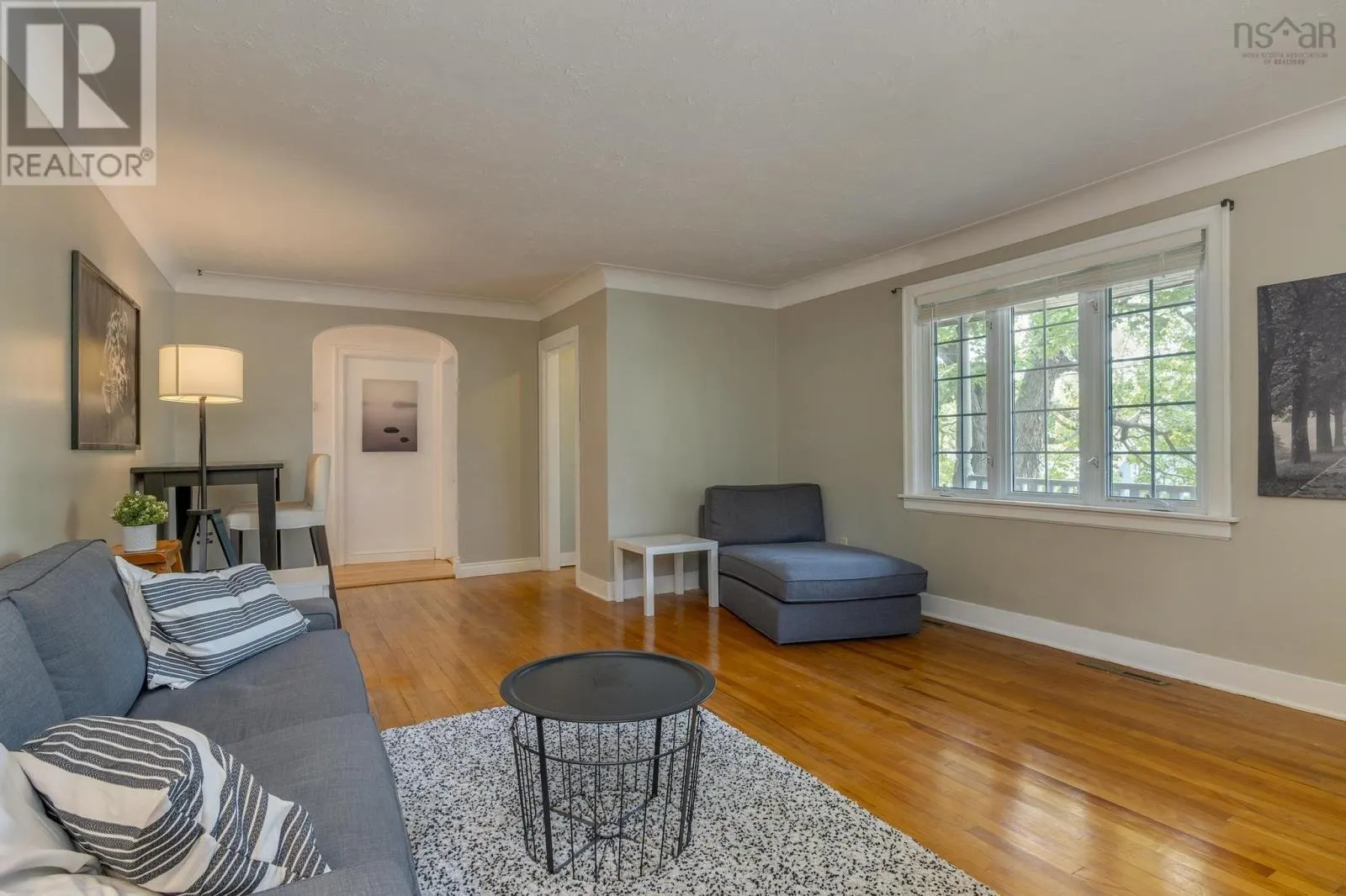 10 Howe Avenue