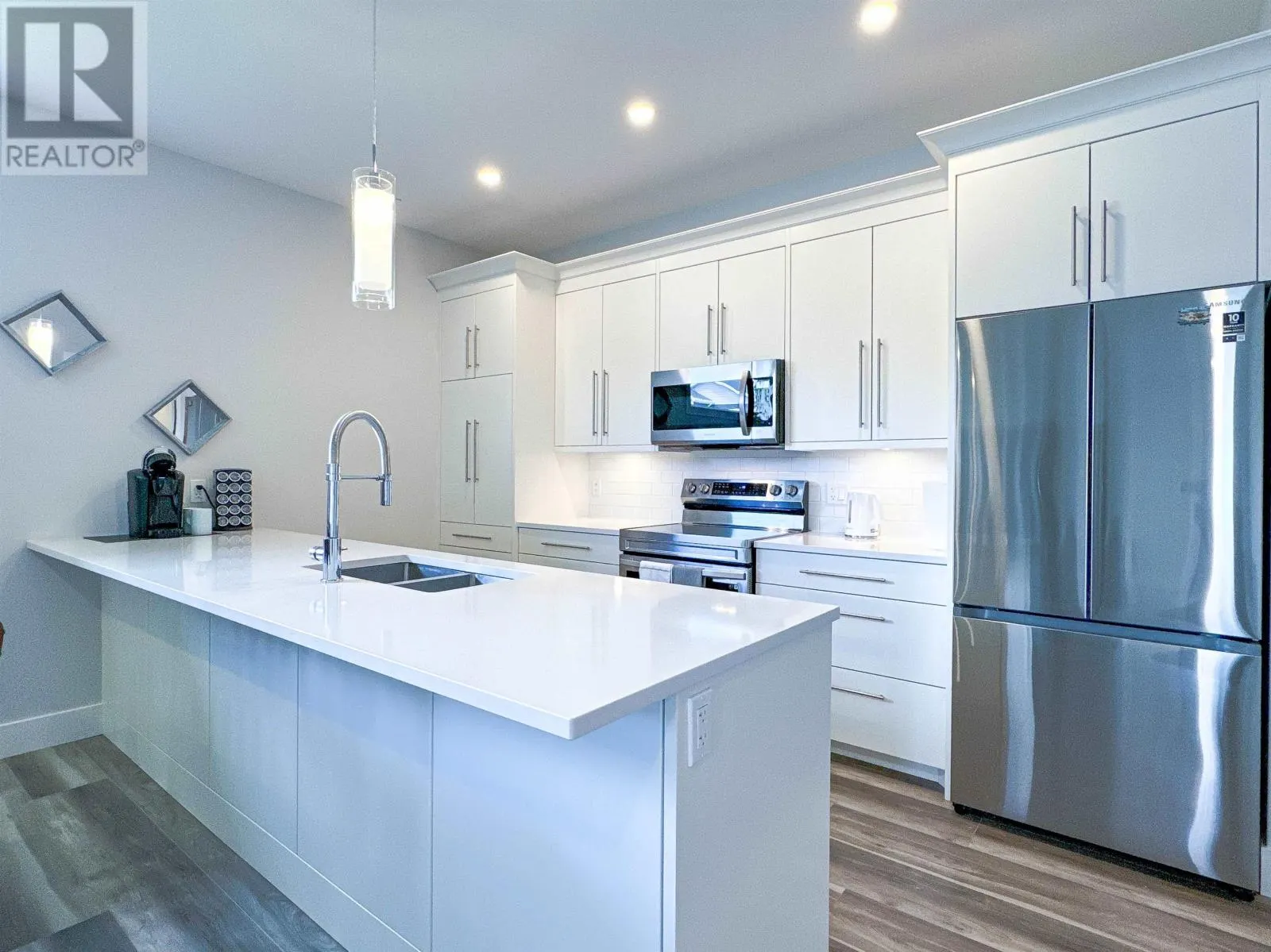 15 Captain James Crescent
