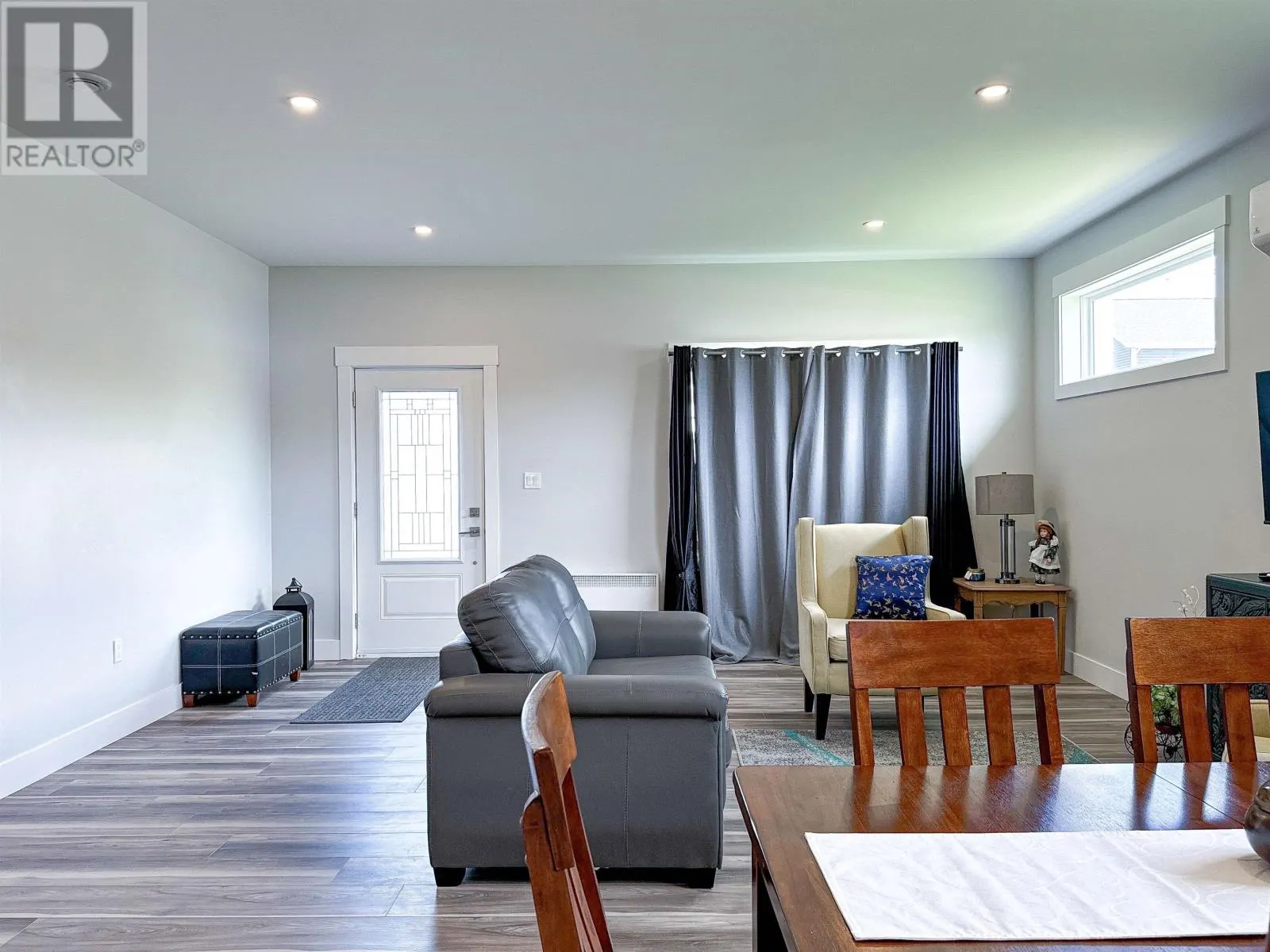 15 Captain James Crescent