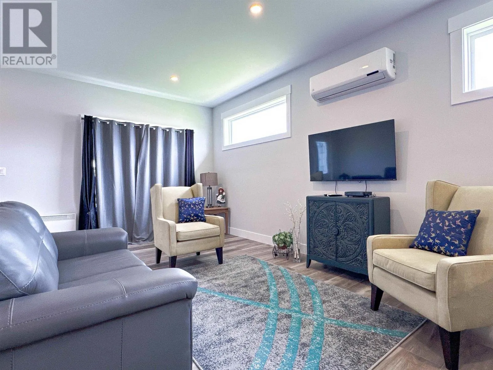 15 Captain James Crescent