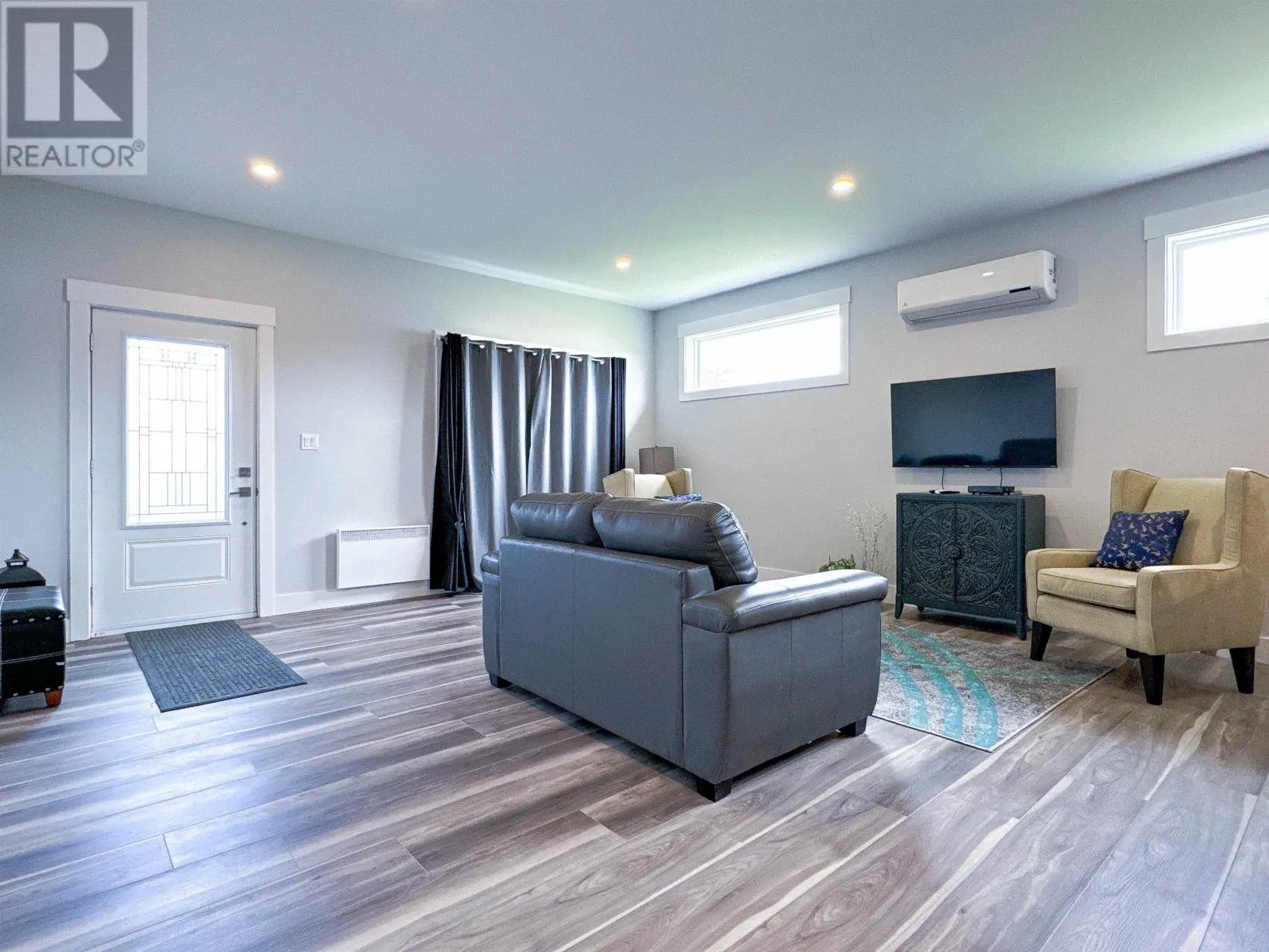 15 Captain James Crescent