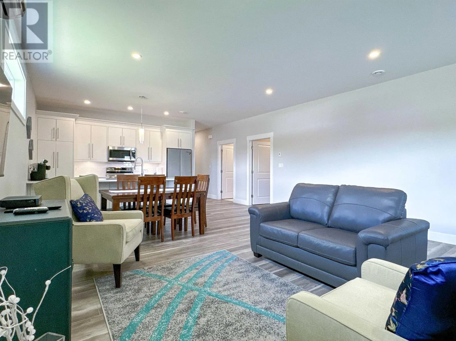 15 Captain James Crescent