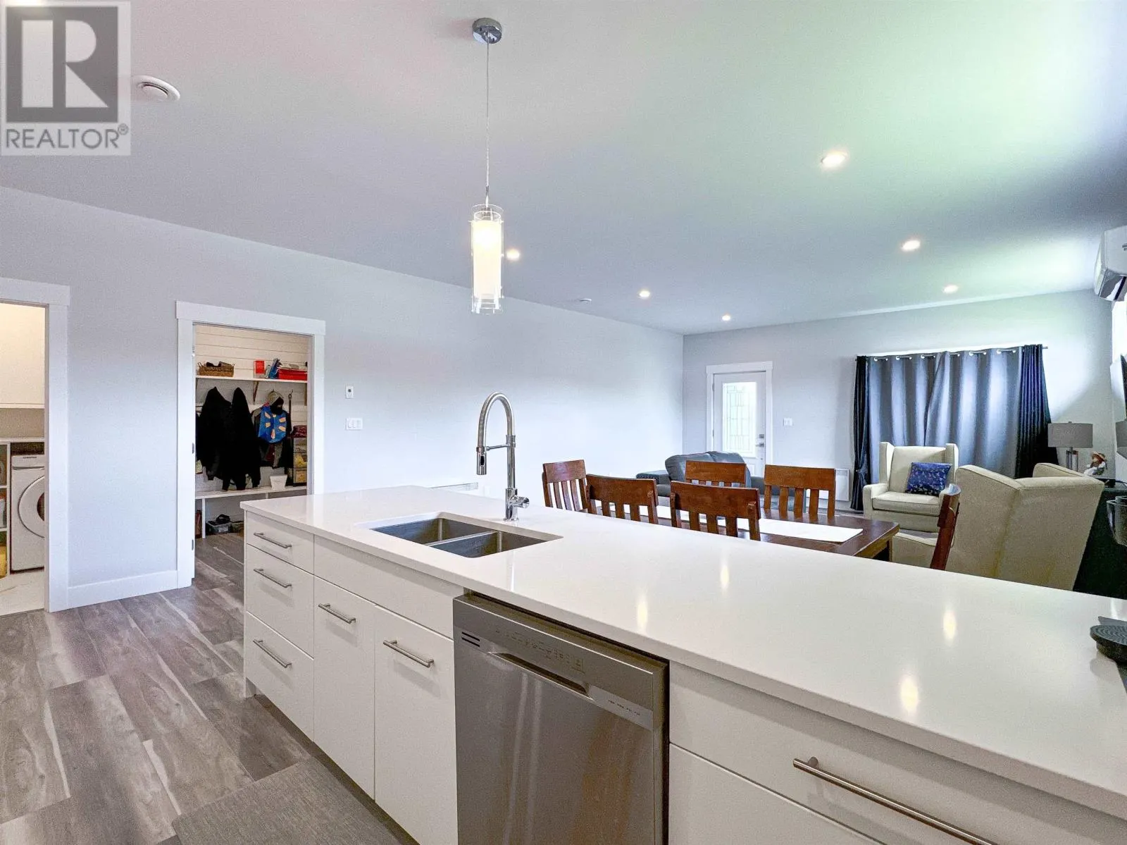 15 Captain James Crescent