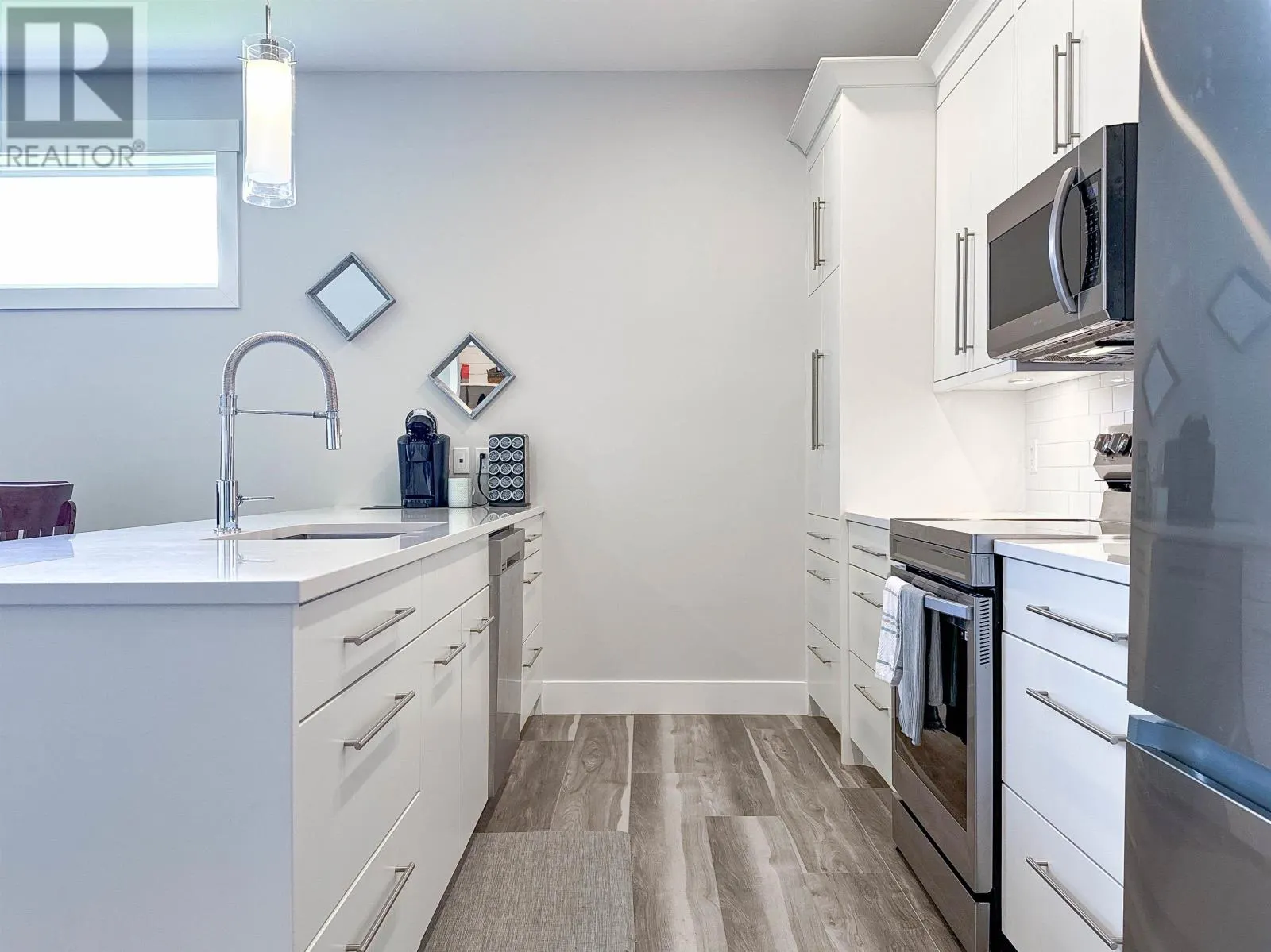 15 Captain James Crescent