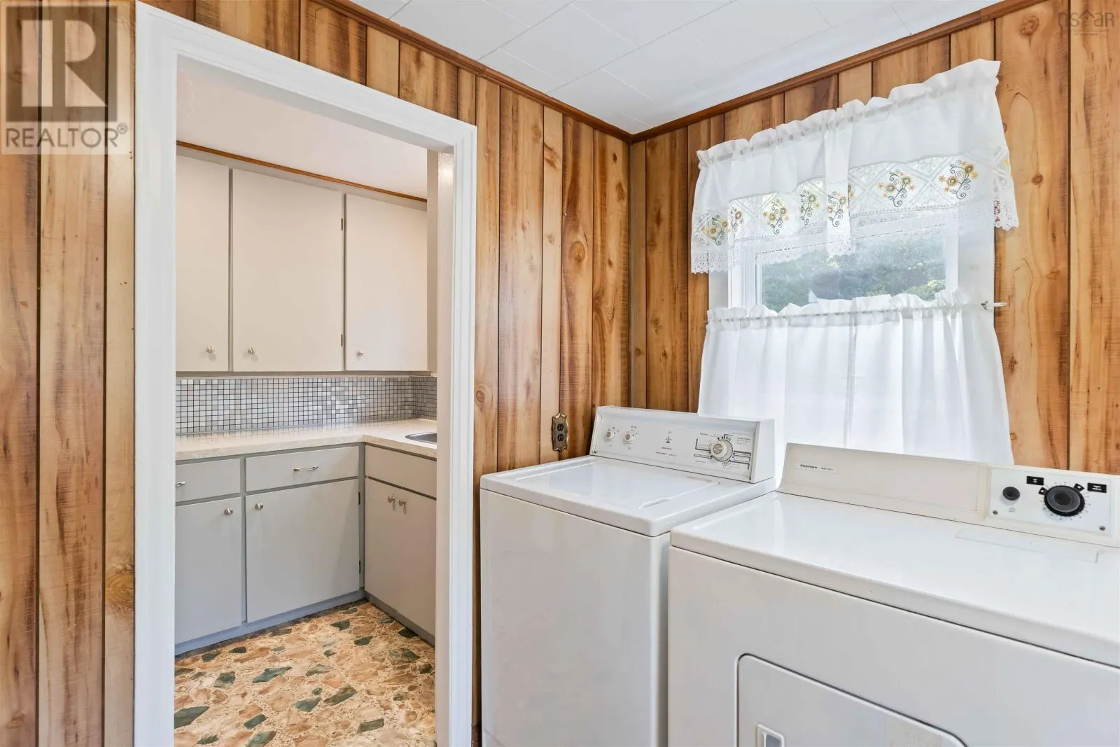 548 Lighthouse Road