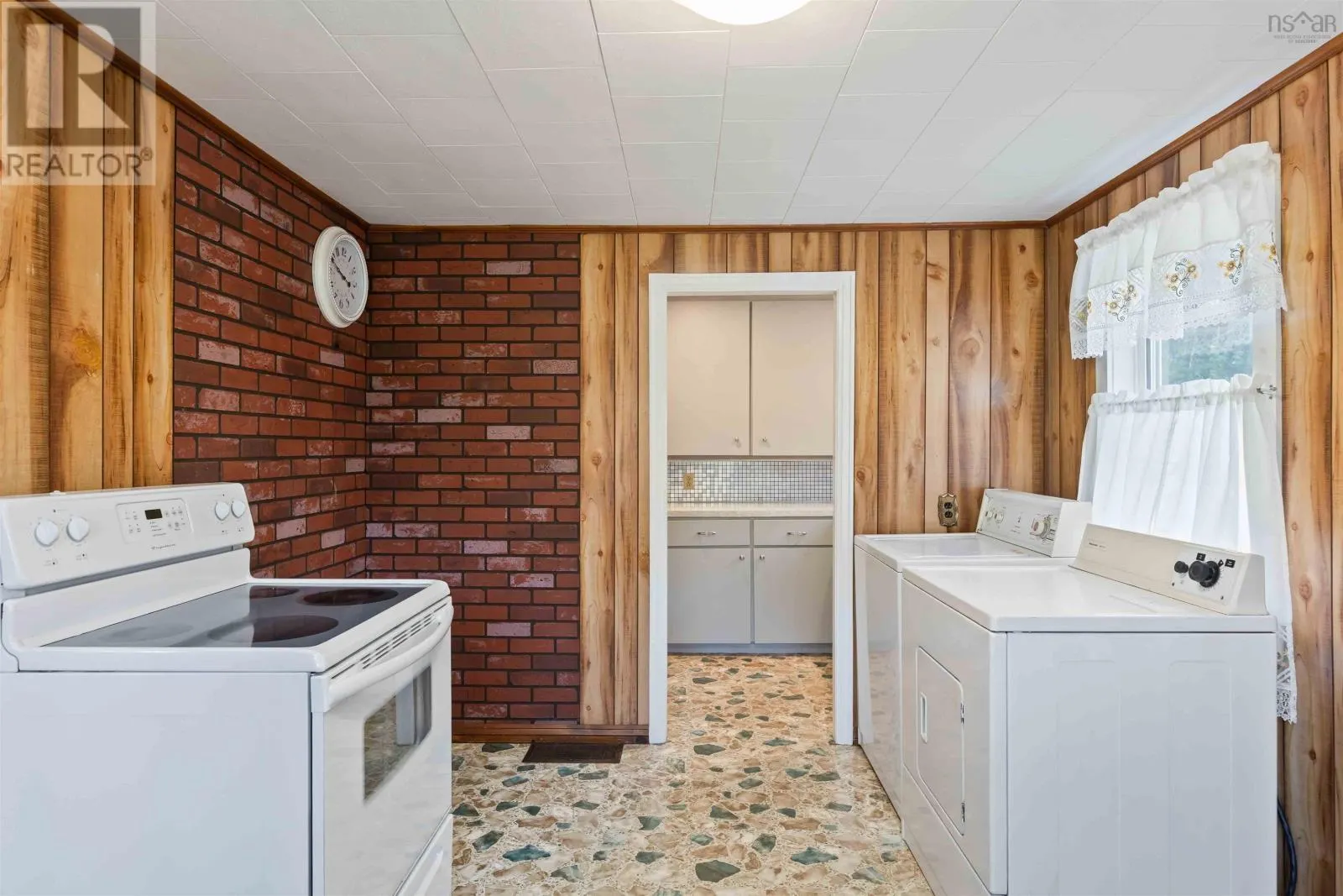 548 Lighthouse Road