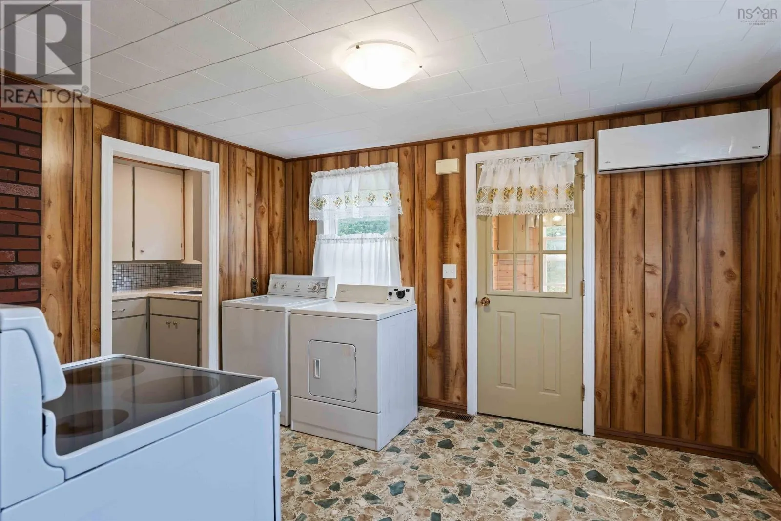 548 Lighthouse Road