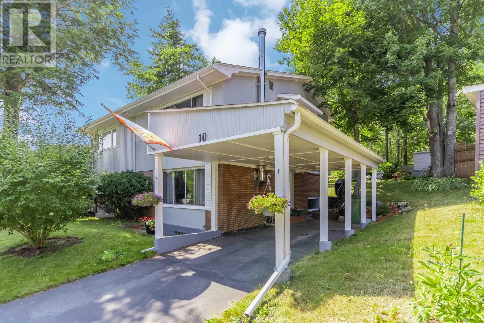 10 Oakburn Court