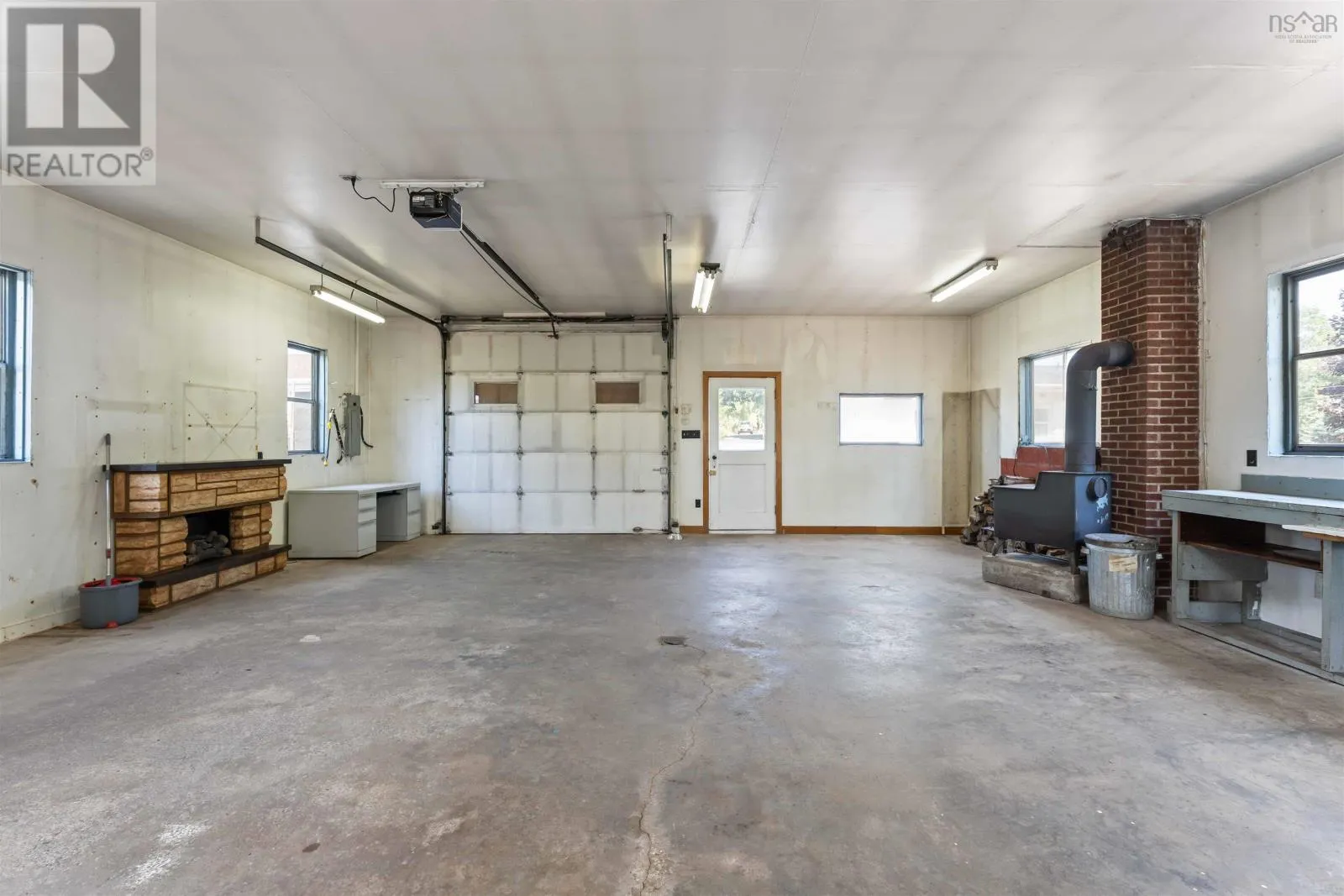 142 Old Halifax Road W