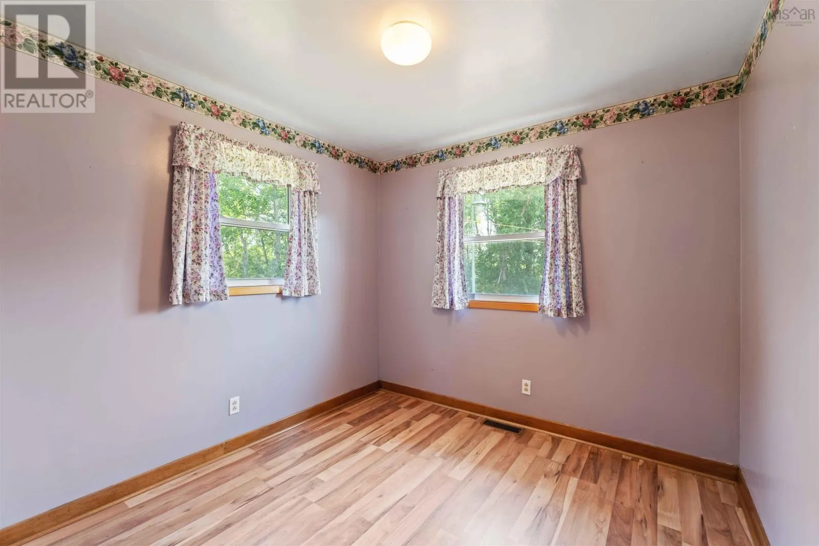 142 Old Halifax Road W