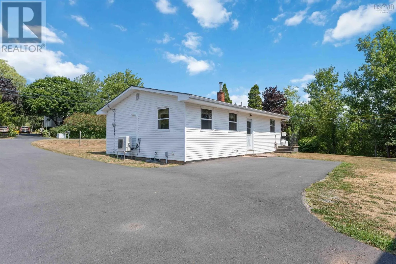 142 Old Halifax Road W