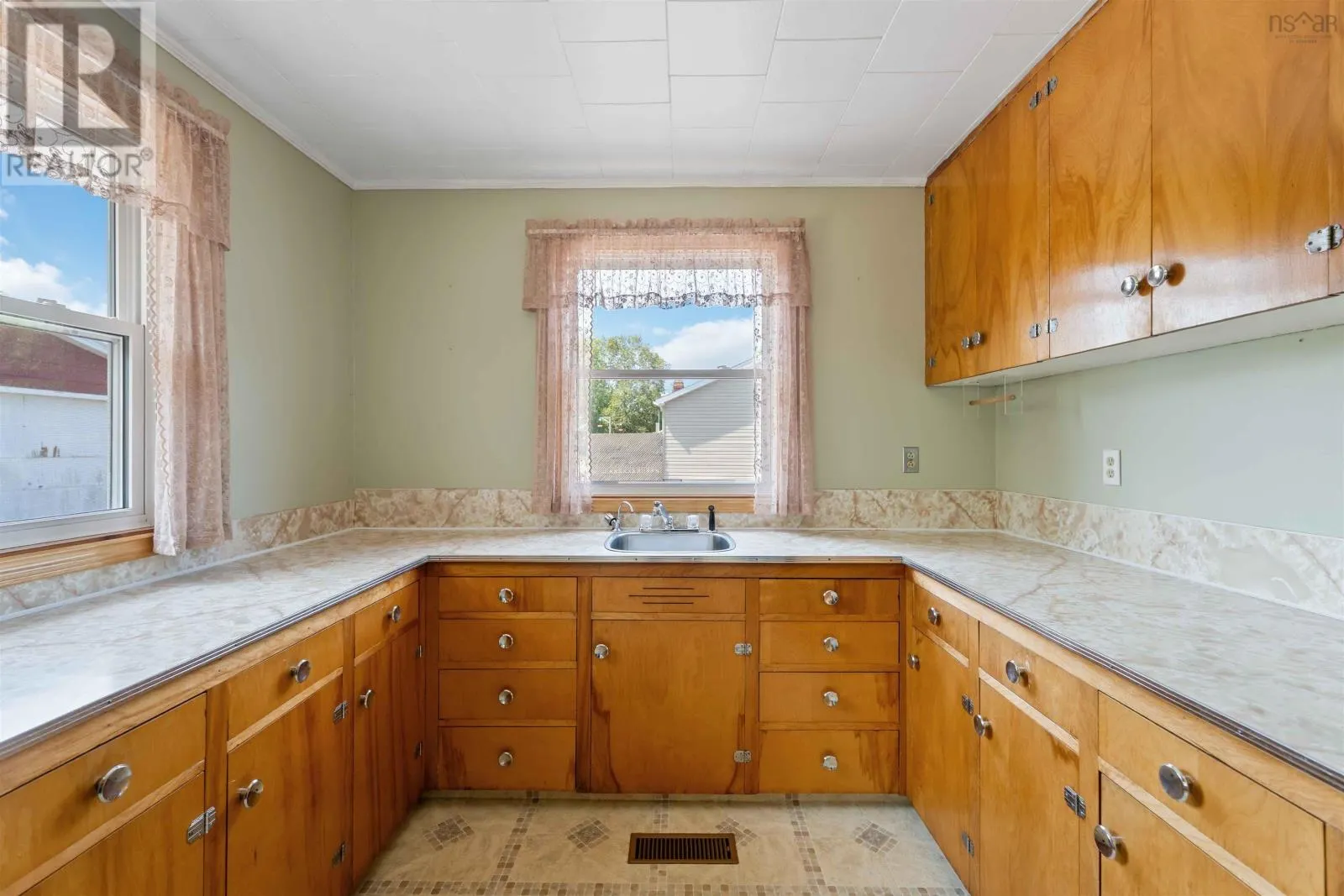 142 Old Halifax Road W