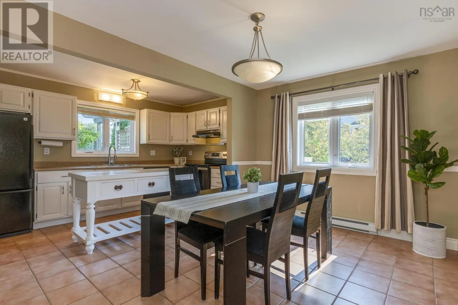 18 Anahid Court