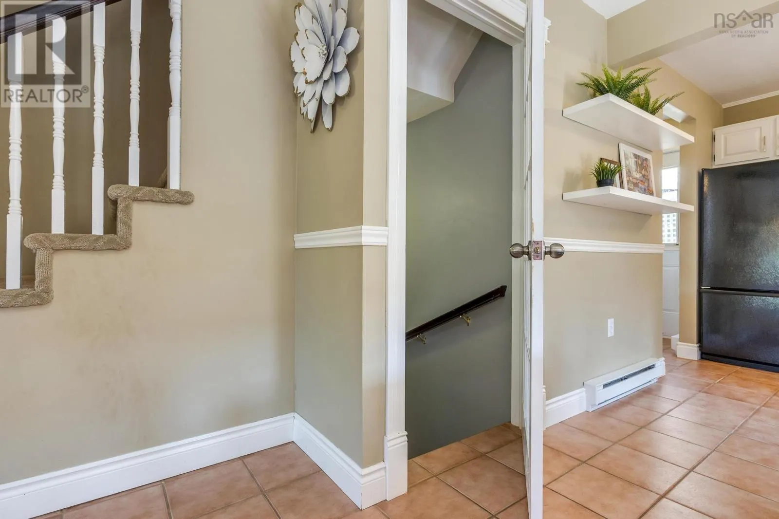18 Anahid Court