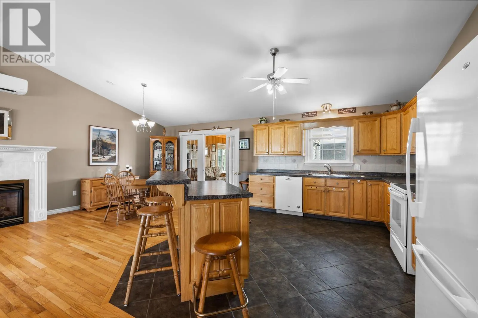 19 Horseshoe Boulevard