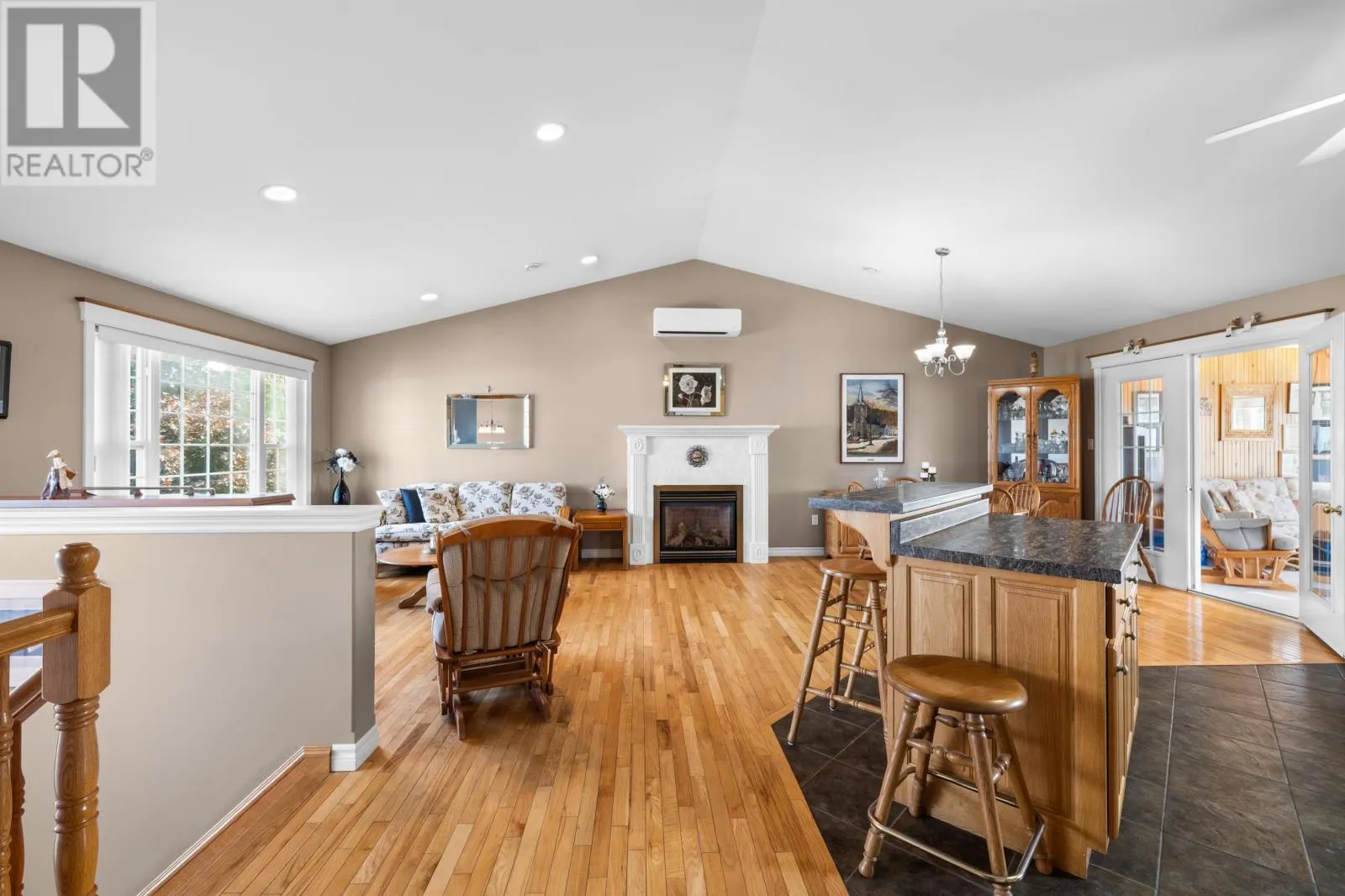 19 Horseshoe Boulevard