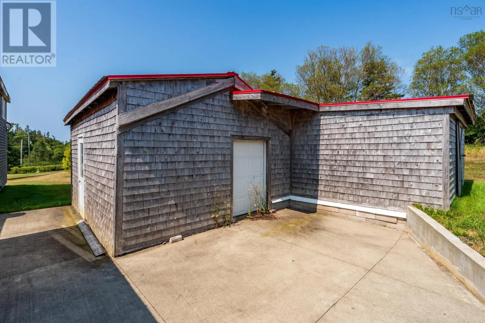18 Riverside Lane