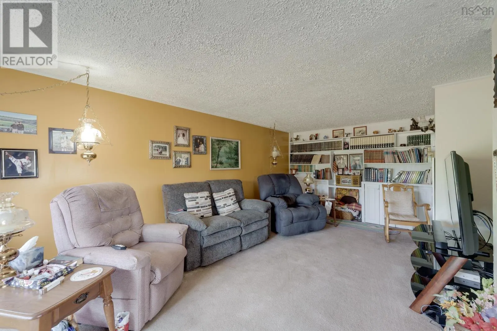 18 Riverside Lane