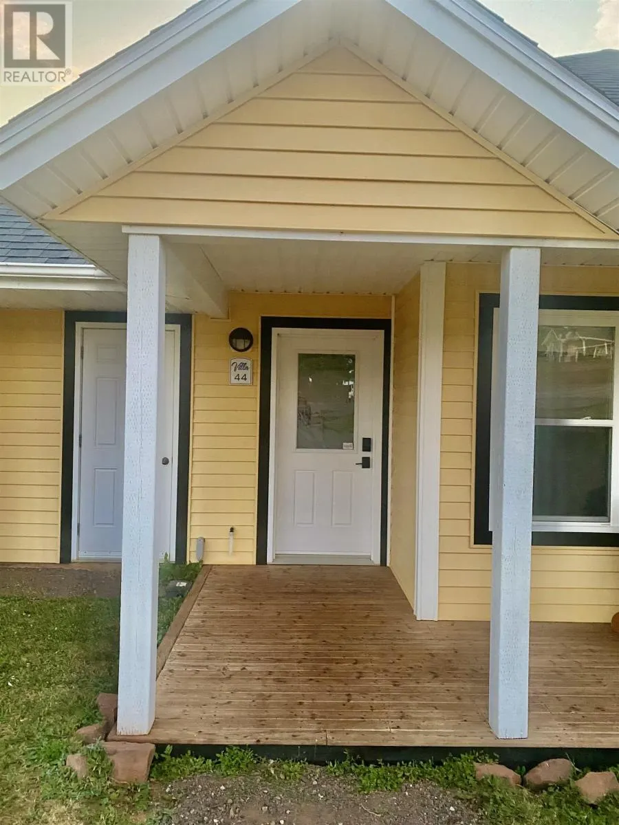44 105 Schoolhouse Lane