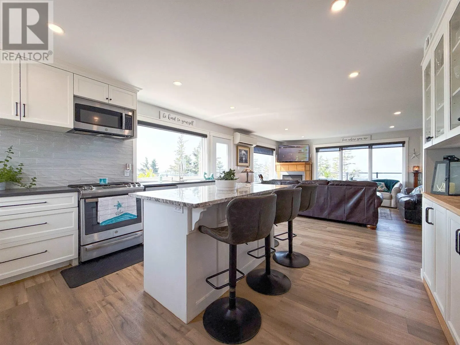 375 Campbells Way SW