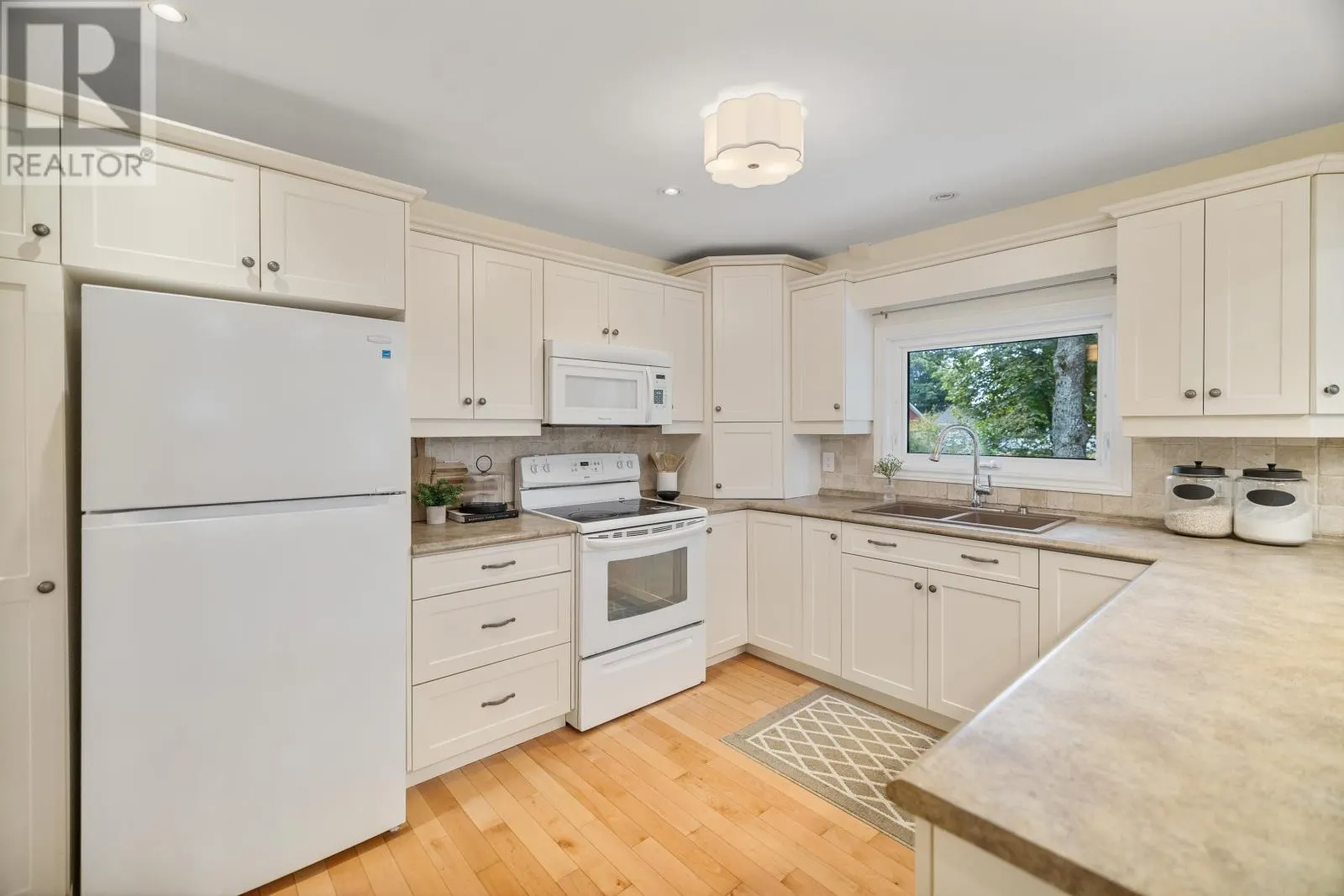 10 Emerald Drive