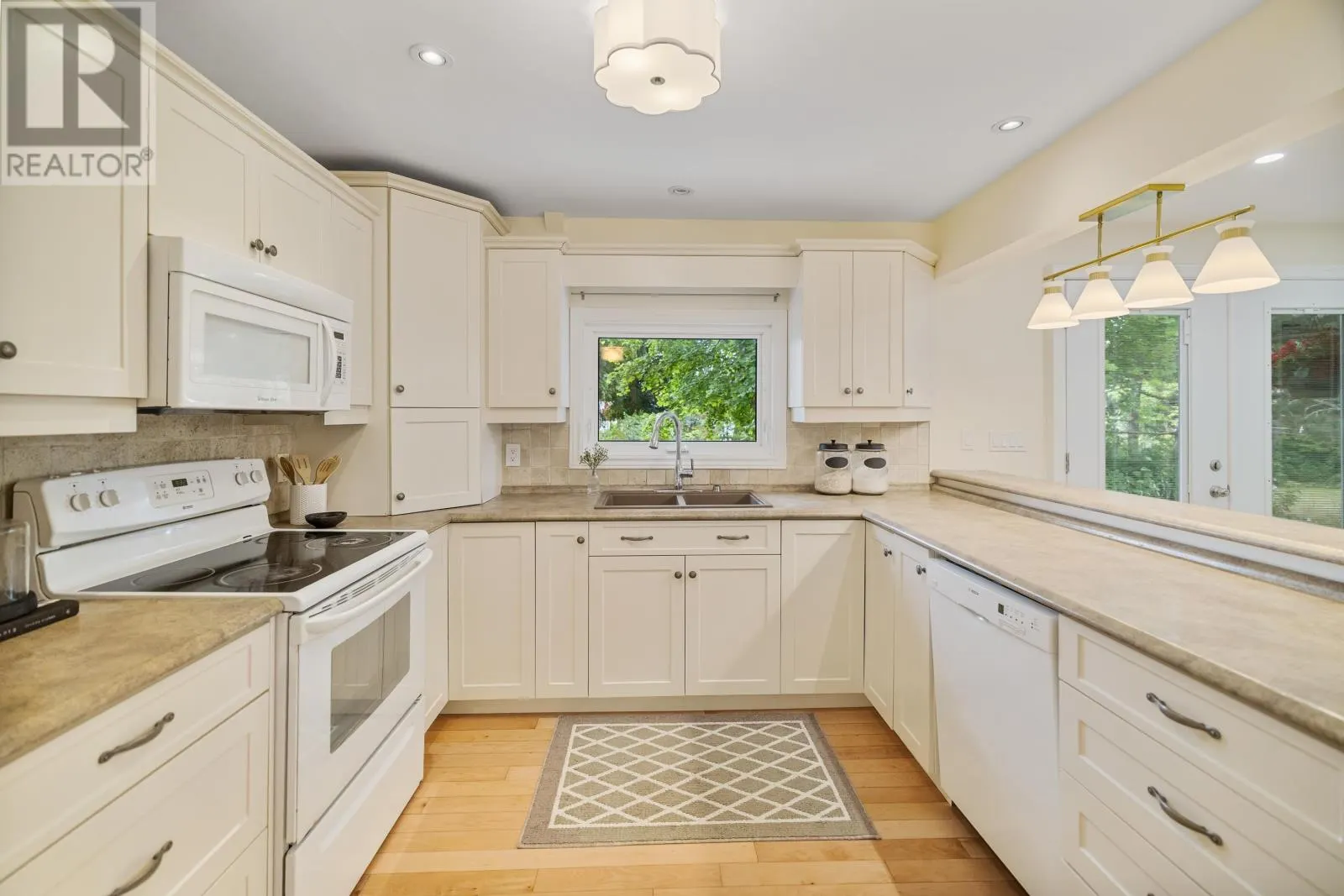 10 Emerald Drive