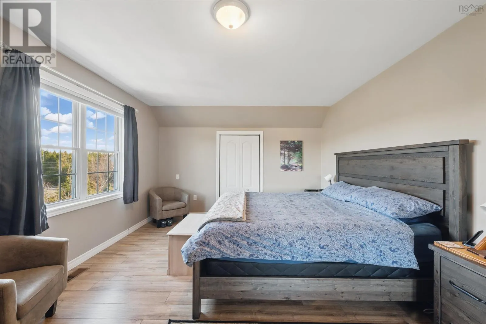 297 Leslie Road