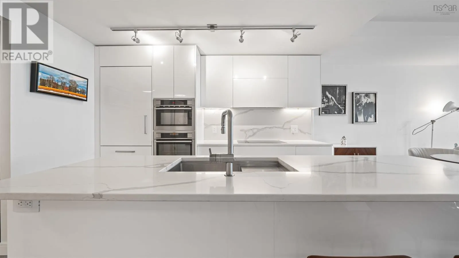 1650 1103 Granville Street