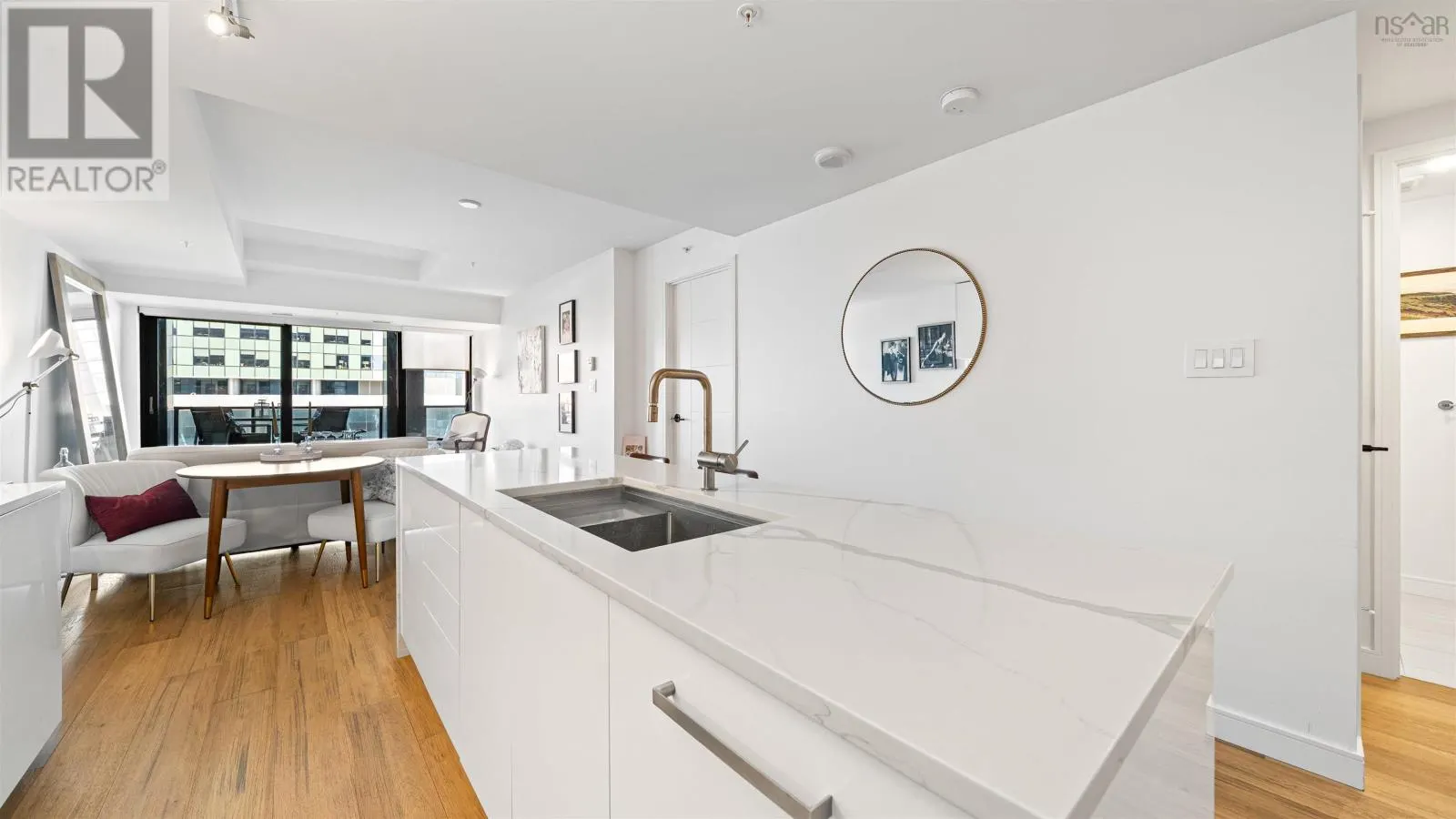 1650 1103 Granville Street