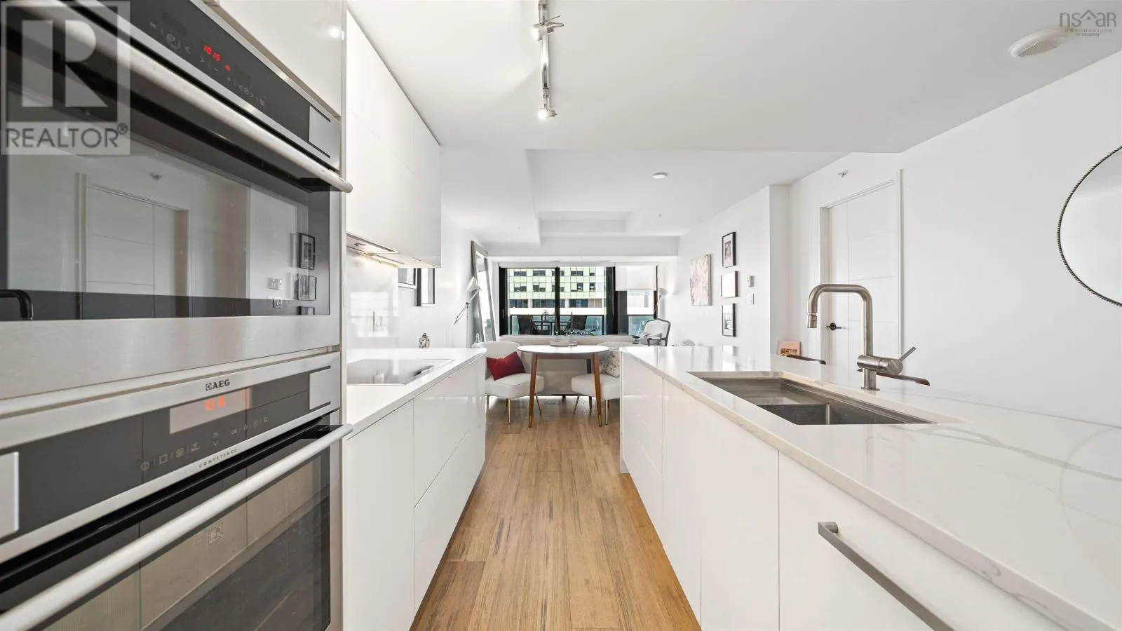 1650 1103 Granville Street