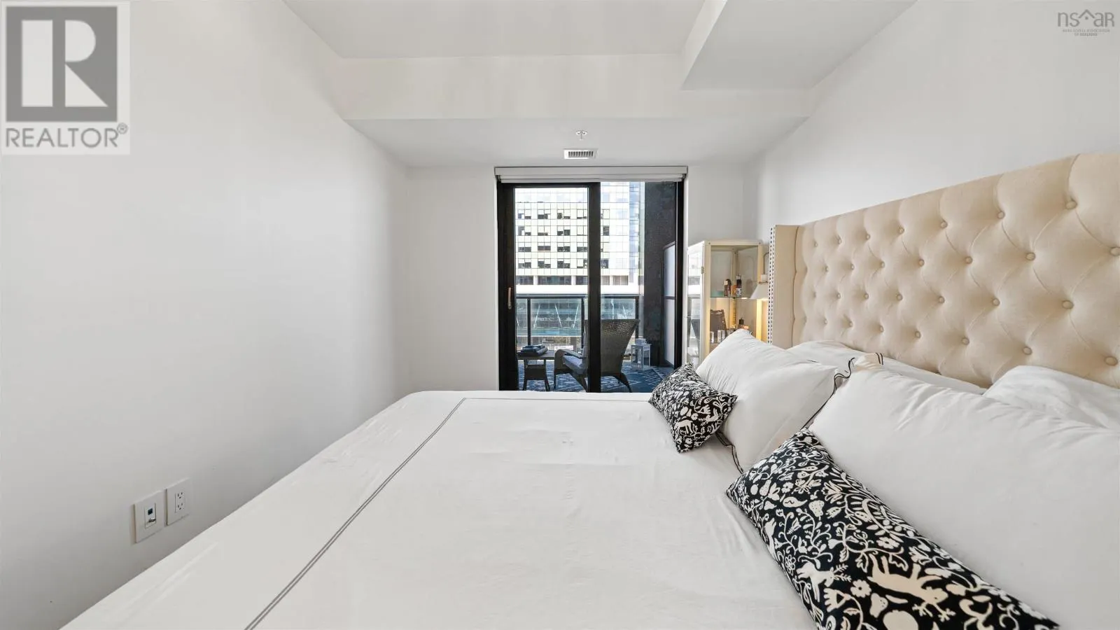 1650 1103 Granville Street