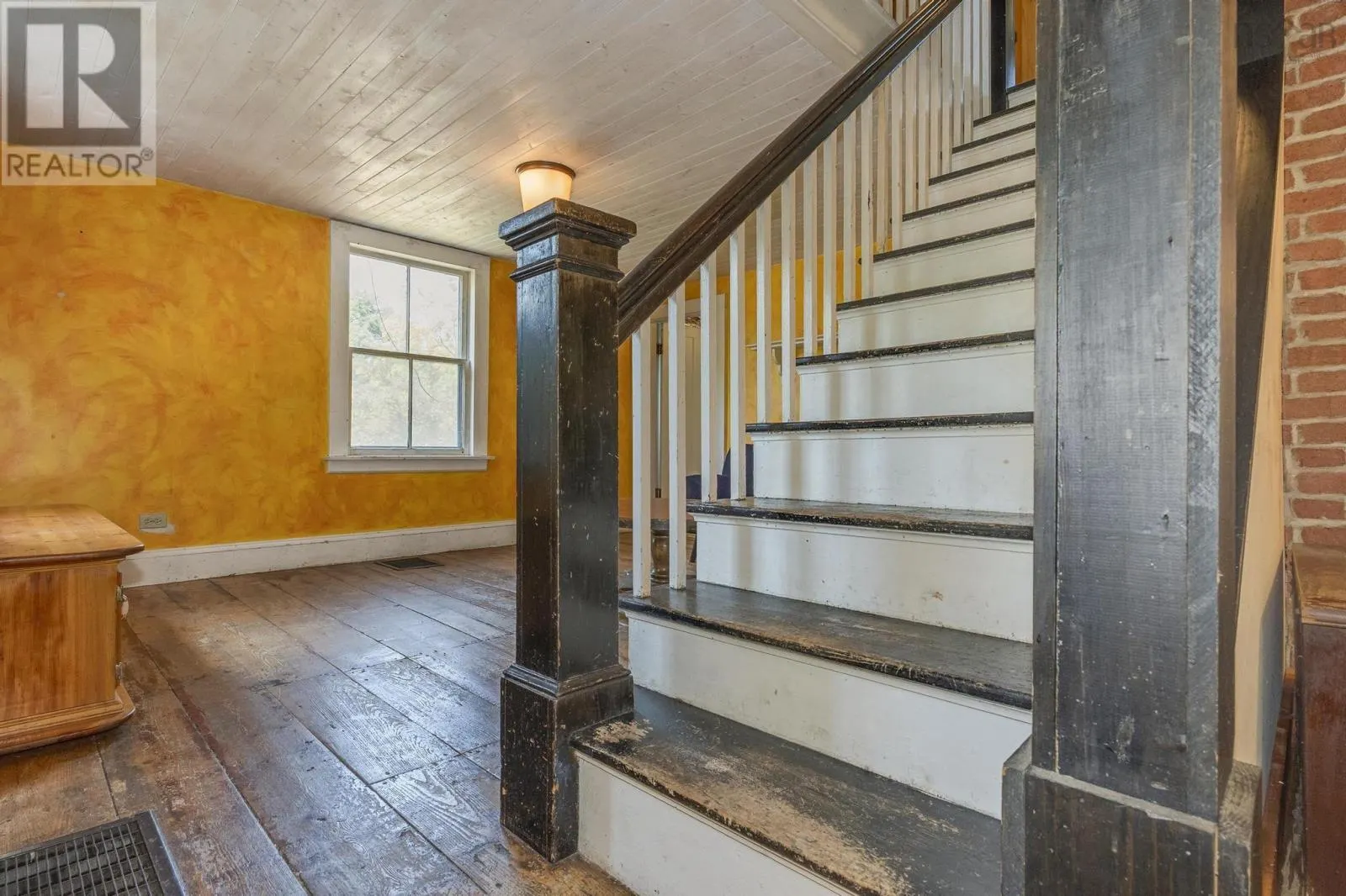 213 Clementsport Road