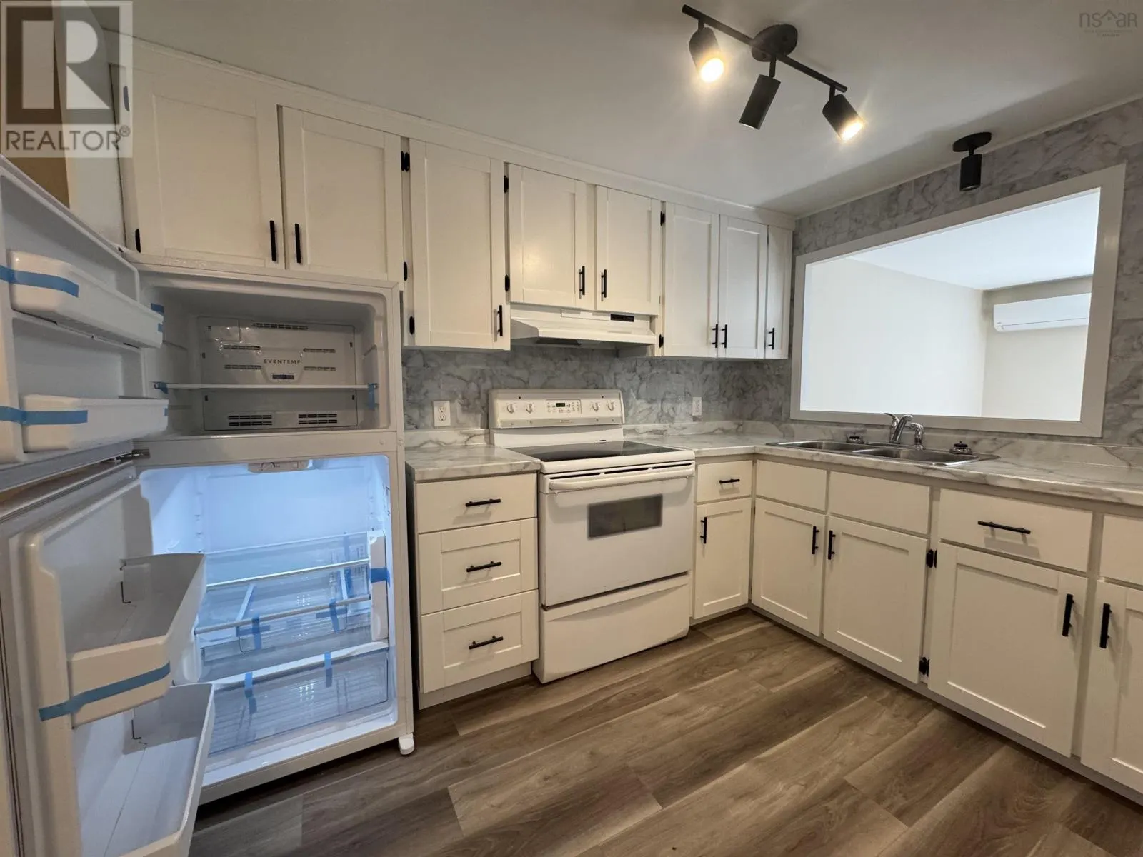 24 Frontier Drive