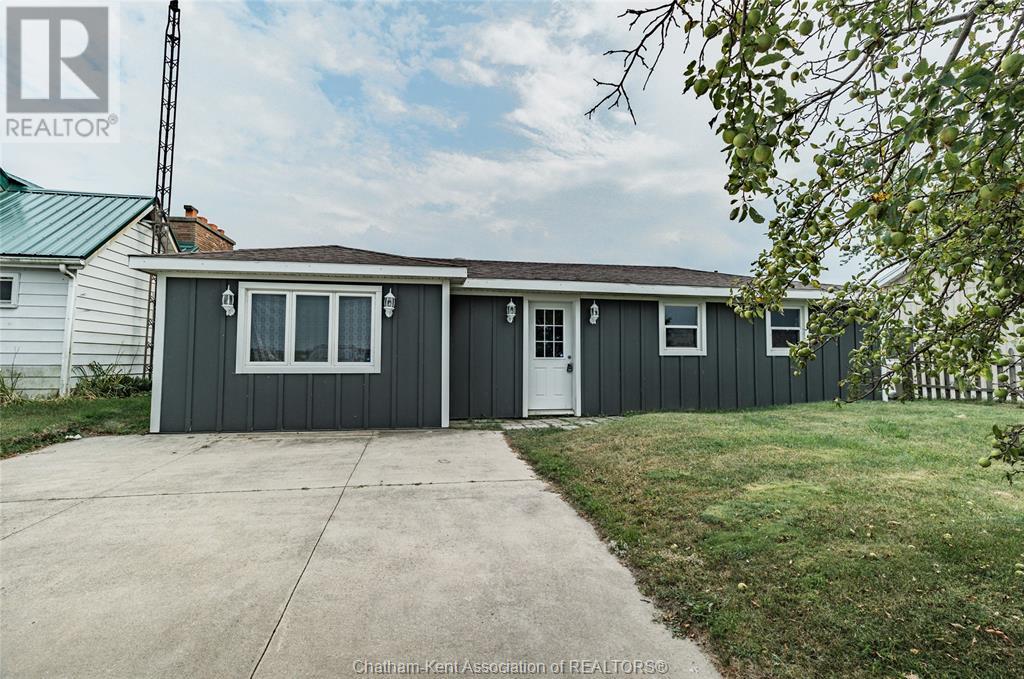 18080 ERIE SHORE DRIVE, (MLS® 5228603) See this property for sale