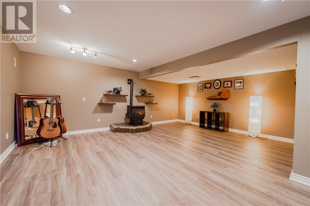 Listing 2104408 - Large Photo # 16