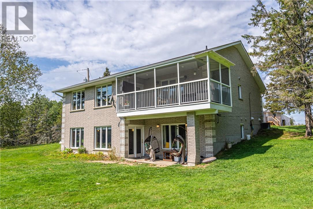 Listing 2108493 - Large Photo # 18