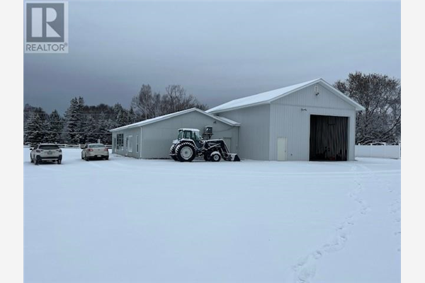 3789 Regional 15 Road, Chelmsford