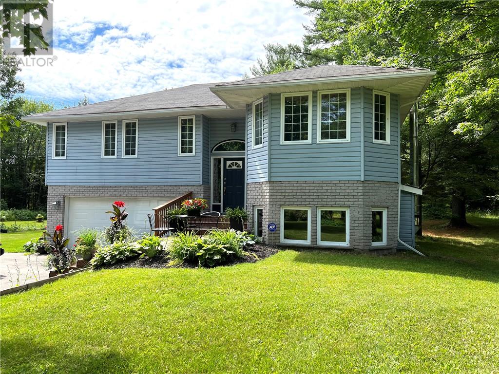 Listing 2109409 - Large Photo # 1