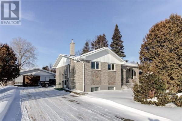 3229 Maple Street, Val Caron