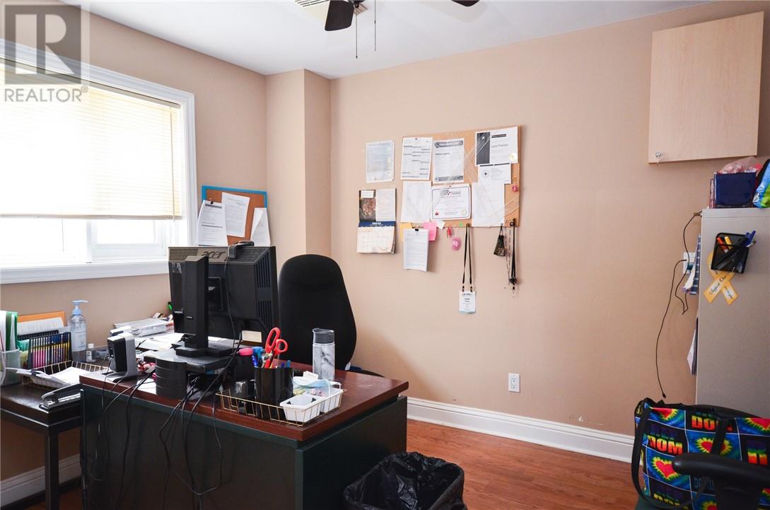 Listing 2109919 - Large Photo # 4