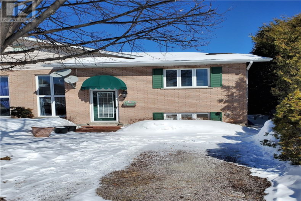 222 Benita Boulevard, Sudbury