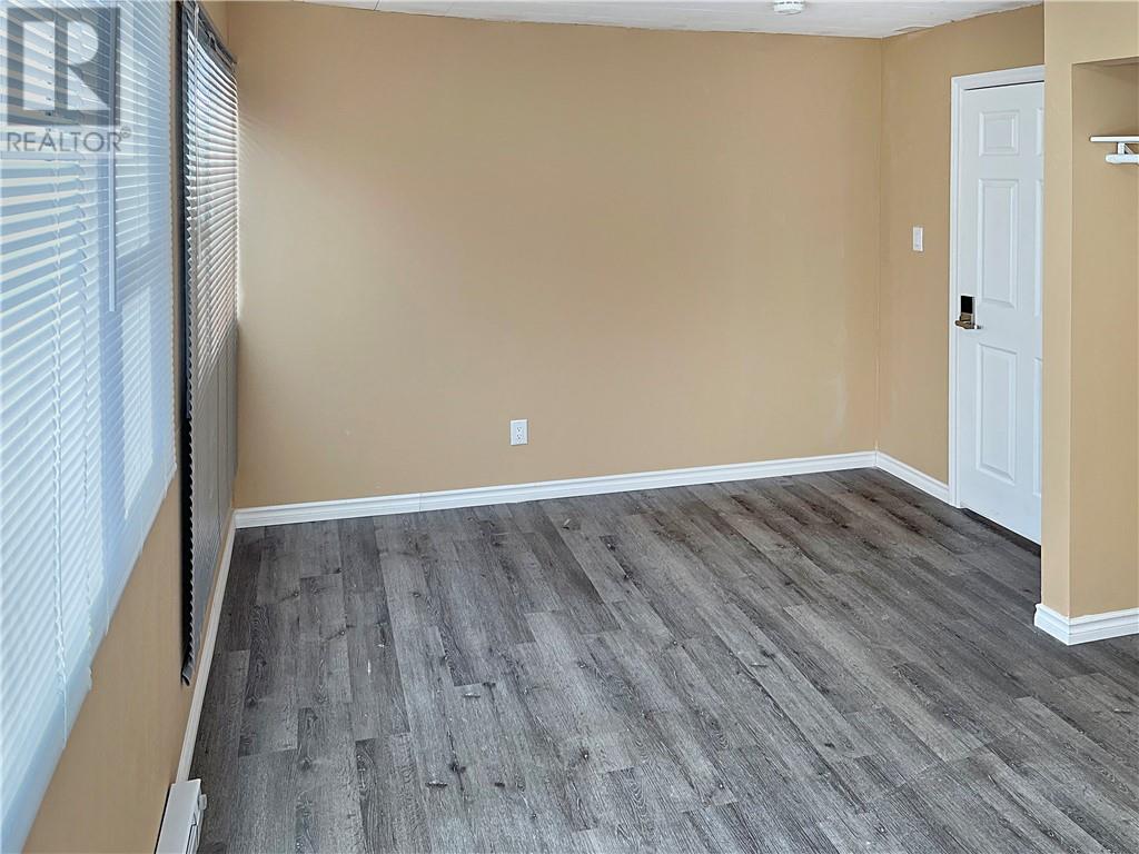 Listing 2110189 - Large Photo # 2