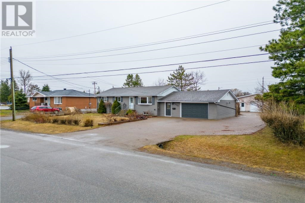 1582 Rose Court, Hanmer